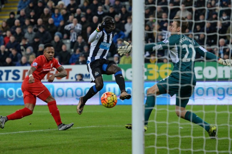 Newcastle venció 2-0 al Liverpool