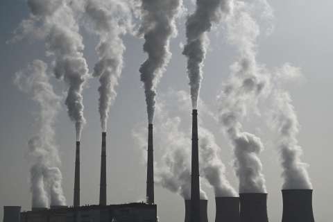 El gobierno quiere un impuesto al carbono más alto