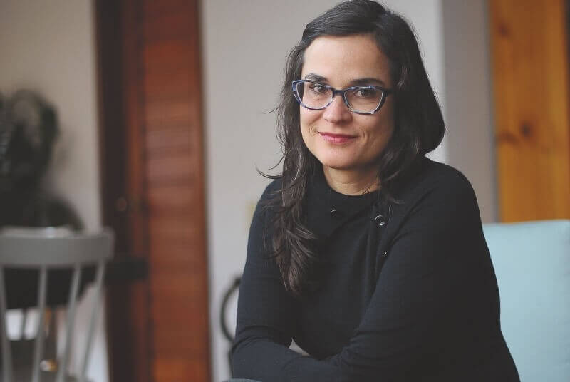 “Tu cruz en el cielo desierto”, la nueva obra literaria de Carolina Sanín. / Cristian Garavito