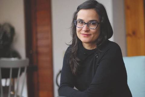 Tu cruz en el cielo desierto, la nueva obra literaria de Carolina Sanín