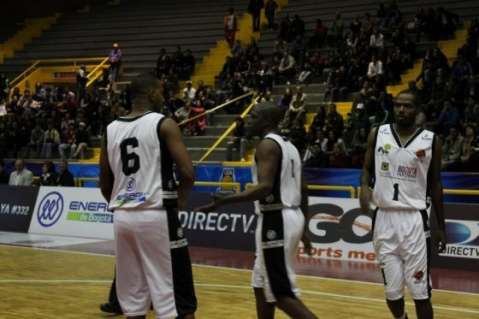 Águilas se recuperó frente a Piratas en la Liga de Baloncesto