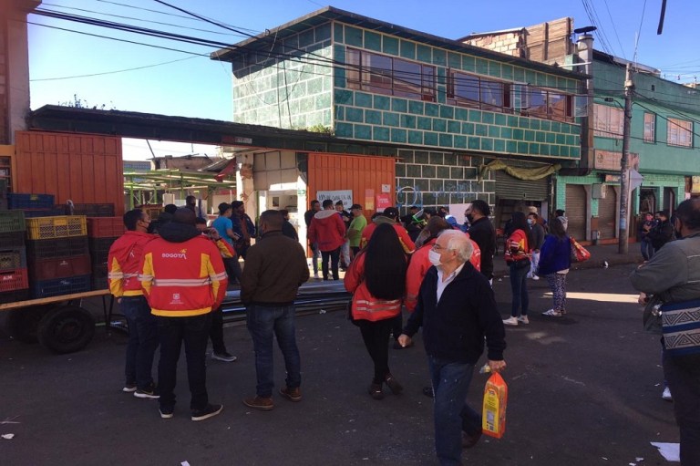Unas 100 familias resultaron afectadas por desalojo en plaza de mercado de Tunjuelito