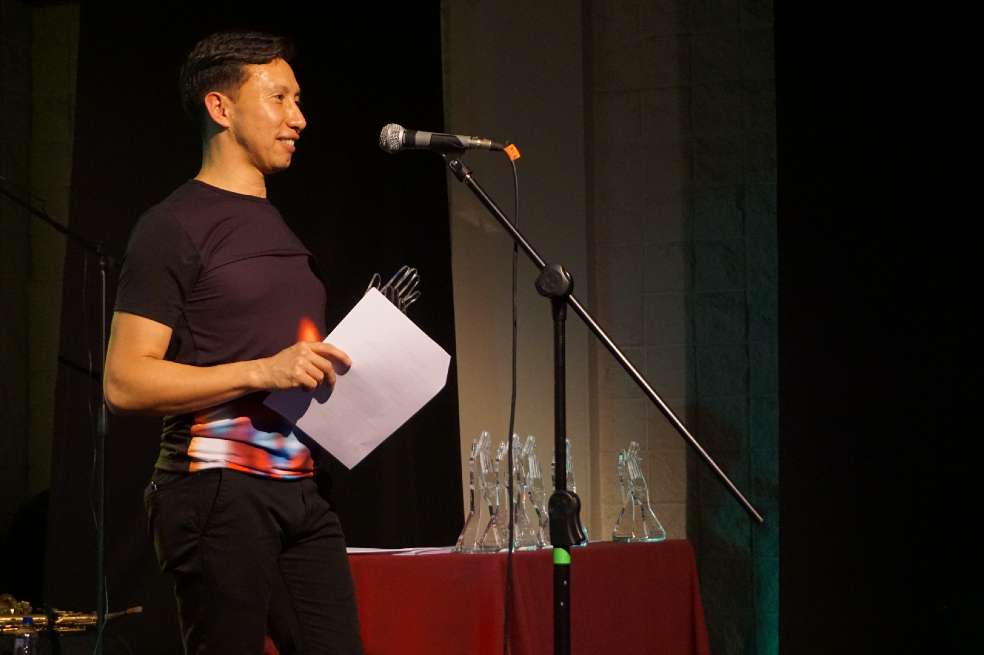 William Guevara actor, dramaturgo y director de la compañía Púrpura Creactivo; promotor de espacios de circulación y difusión de las artes escénicas en Bogotá.