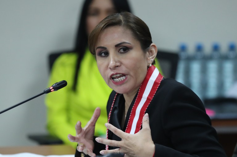 El poder en Perú deambula entre la soledad y la incertidumbre