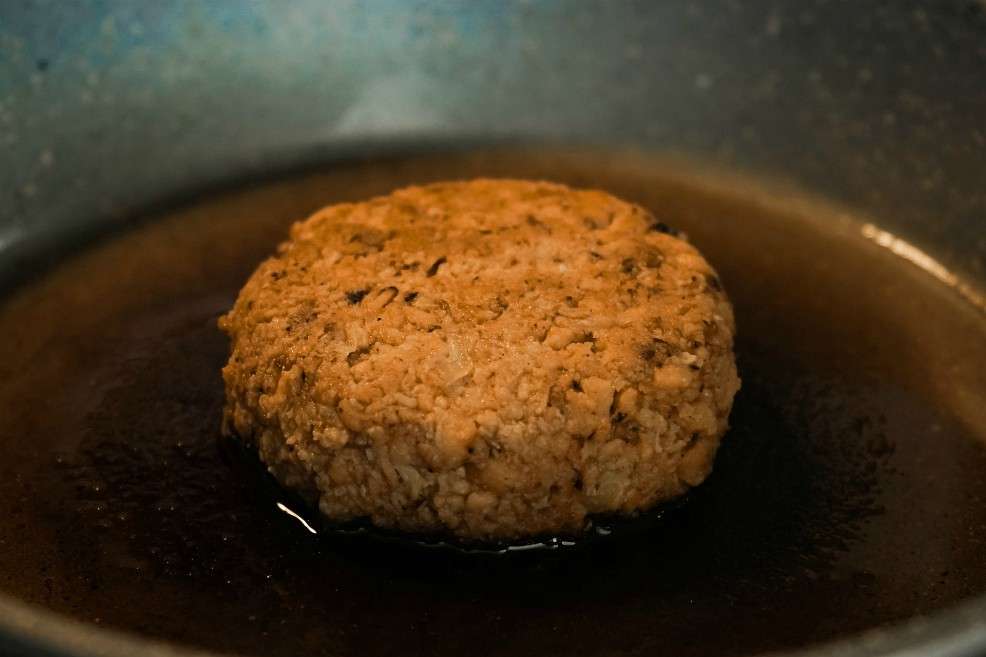 El parlamento europeo rechazó este viernes un intento de prohibir a las empresas etiquetar productos de origen vegetal con nombres como si fuesen de origen animal, por lo que se podrán usar términos como "hamburguesa vegetariana" o "salchicha vegana".