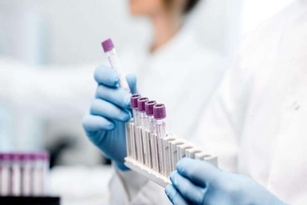 Cada prueba diagnóstica de covid-19 le cuesta al sistema de salud $338.000 en promedio. / Pharmapedia