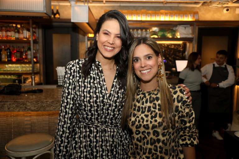 Ángela Tobón y Luz María Ferrer