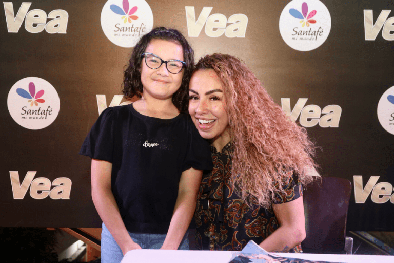 Video | Maía cantó y disfrutó con sus seguidores en el Centro Comercial Santafé