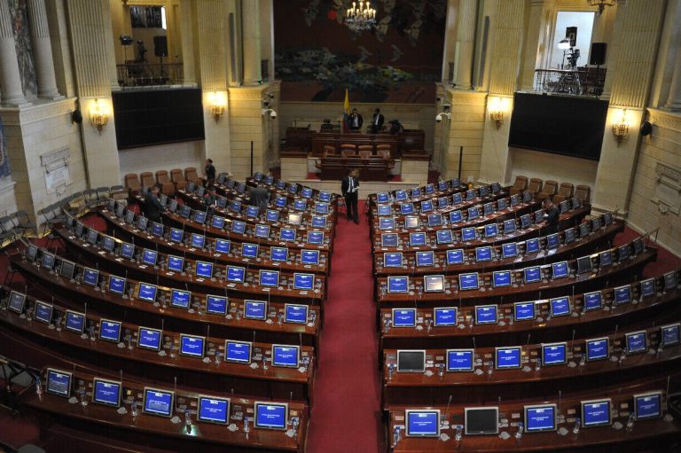 Congreso colombiano de los pocos que no sesiona por el coronavirus