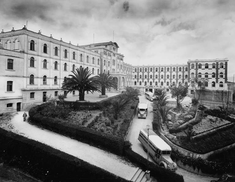 La Universidad de La Salle fue fundada el 15 de noviembre de 1964 por los Hermanos de La Salle con el compromiso de “educar para pensar, decidir y servir”.