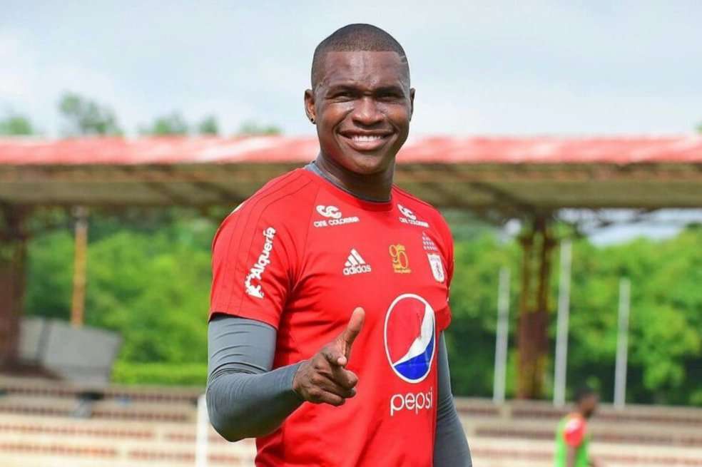 Carlos Bejarano, la gran figura del América de Cali en este semestre, en el que el cuadro escarlata salvó la categoría y sueña con la estrella 14. / América de Cali