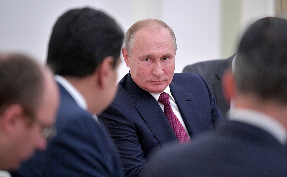 Vladimir Putin, presidente de Rusia, observa a su homólogo venezolano, Nicolás Maduro, en una reunión oficial en Moscú en septiembre de 2019. / Kremlin