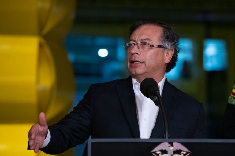 “No habrá más auxiliares de policía en zonas de conflicto”: Gustavo Petro