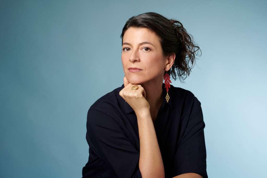 “El buen mal” es la cuarta antología de cuentos de Samanta Schweblin, entre las que también se destacan “Pájaros en la boca” (2009) y “Siete casas vacías” (2015). Además, la autora ha escrito dos novelas: “Kentukis” (2018) y “Distancia de rescate” (2014), que cuenta con una adaptación cinematográfica de Claudia Llosa.