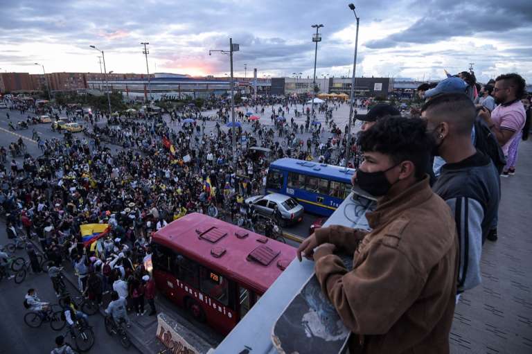 Nuevamente en el Portal de las Américas, ubicado en el suroccidente de Bogotá, se presentaron protestas en la noche del jueves 20 de mayo.