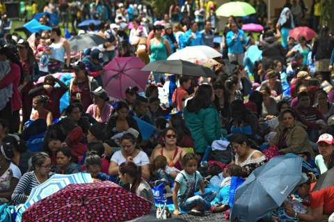 En imágenes: madres reclaman su derecho a lactar en público