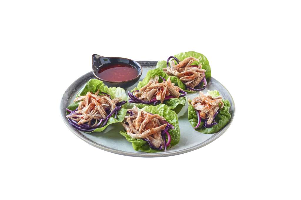 Wraps de carne de cerdo en cogollitos de lechuga.