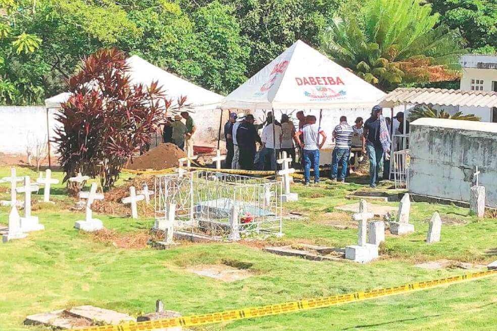 Víctimas tuvieron conocimiento de posibles enterramientos realizados por Ejército y paramilitares entre 1995 y 2012 en el cementerio de Dabeiba. / Laura Dulce Romero.