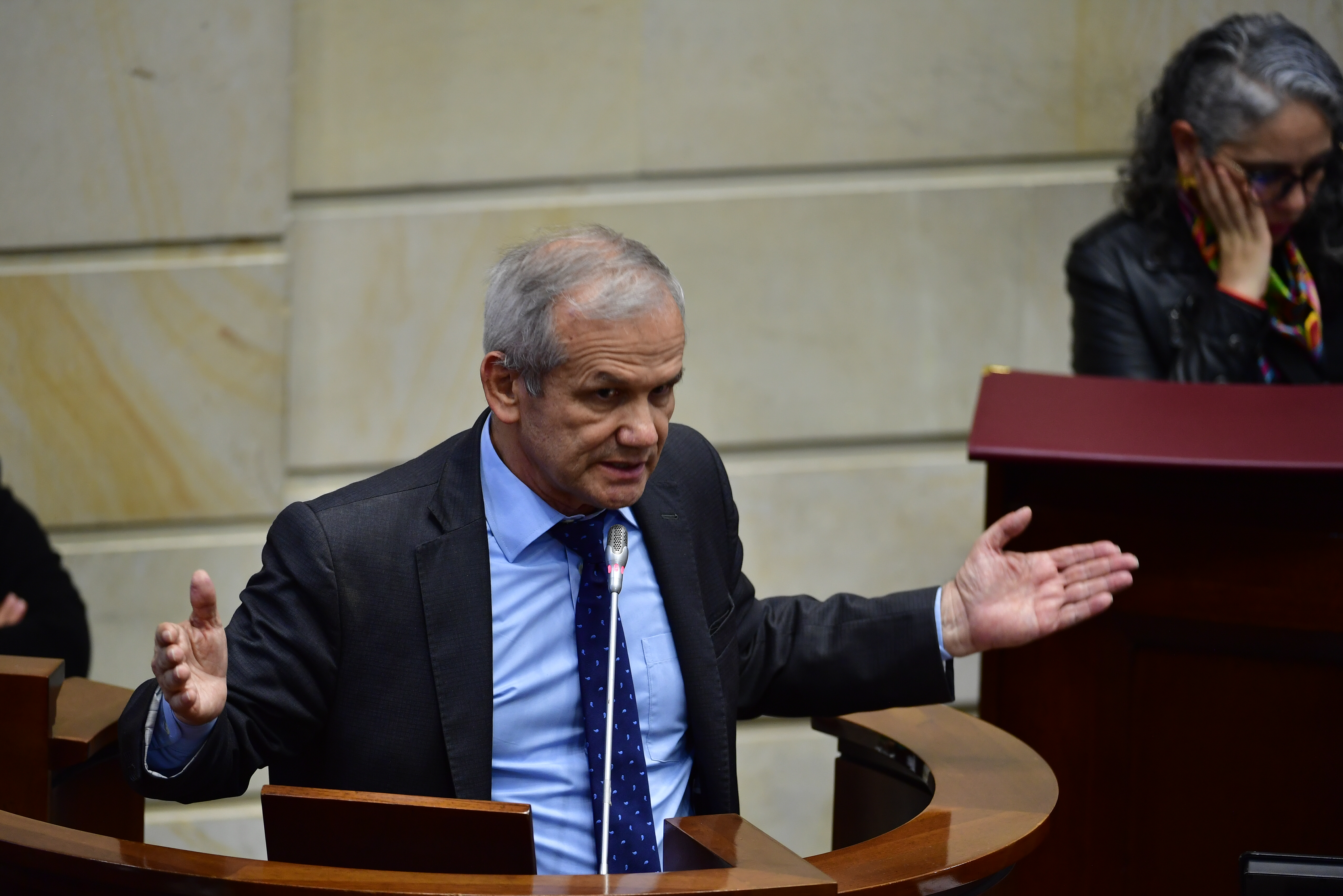 Director general de la Dirección Nacional de Inteligencia durante debate de control político en su contra