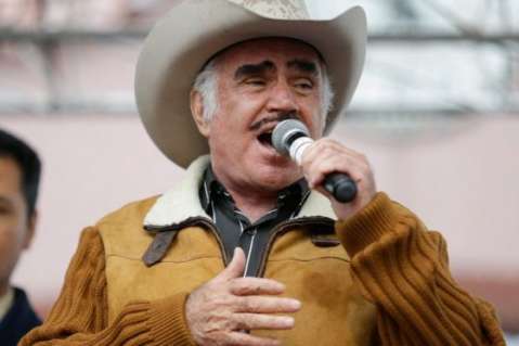 Vicente Fernández, hospitalizado por trombosis pulmonar