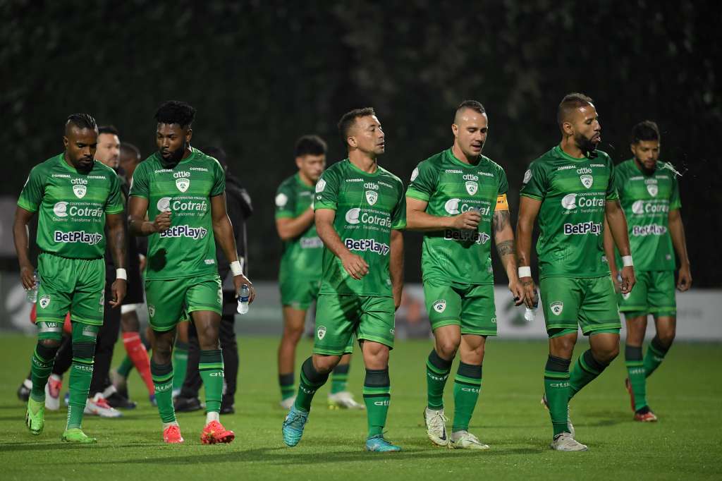 Jugadores de la Equidad Seguros, en el partido ante Santa Fe por la tercera fecha de la Liga Betplay 2024-I.
