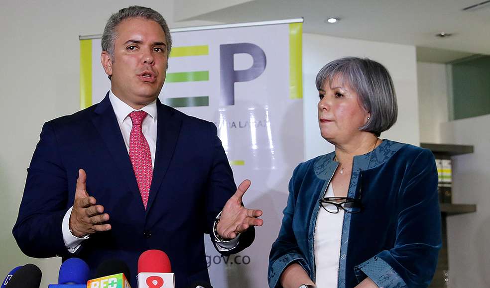 El presidente Iván Duque, en reiteradas ocasiones, le ha pedido a la presidenta de la Justicia Especial para la Paz (JEP), Patricia Linares, resultados. Linares ha respondido que se debe respetar la división de poder. 

