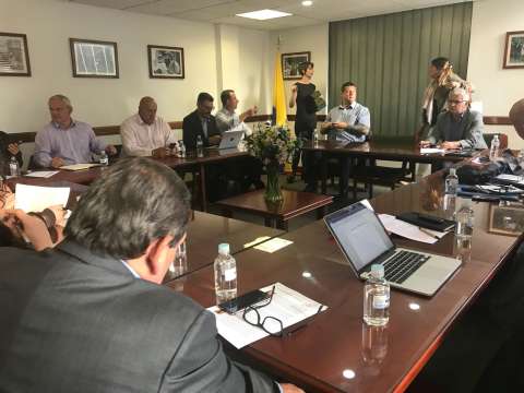 Misión británica-irlandesa de monitoreo de paz se reunió con el partido FARC