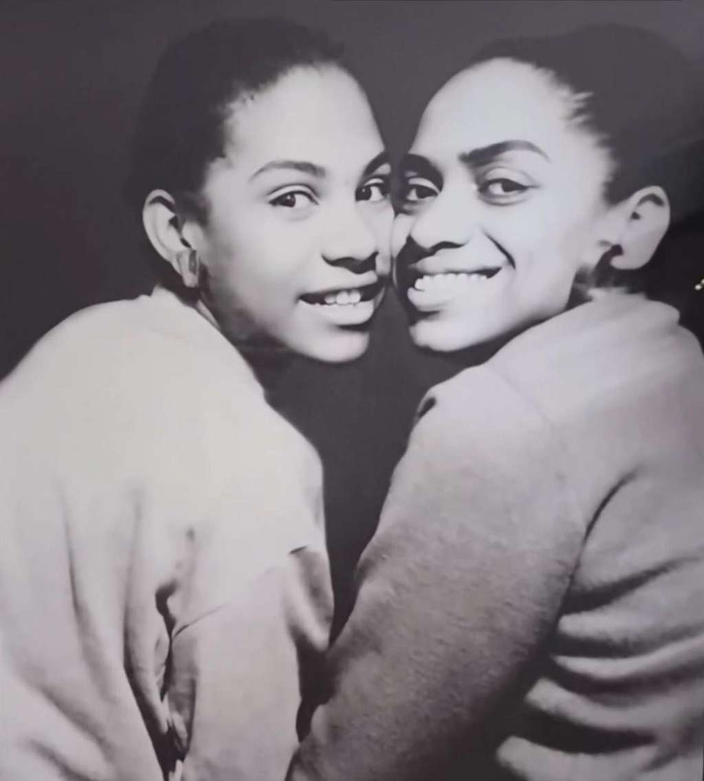 Edelmira Massa (izq.) y su madre, la coreógrafa Delia Zapata.