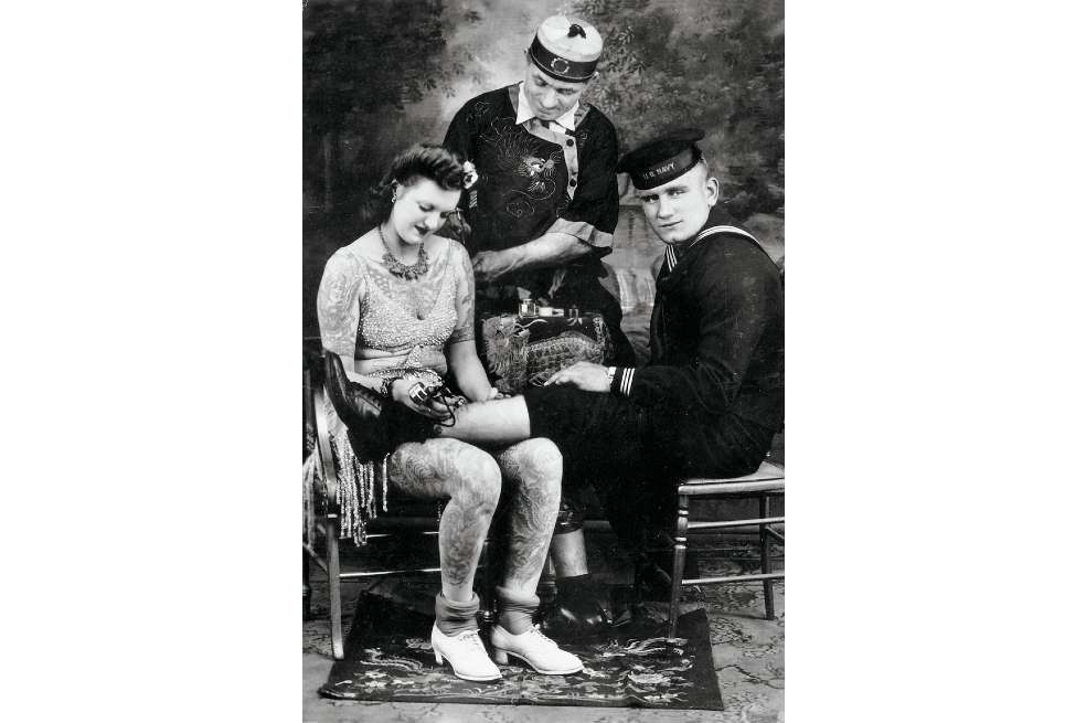 La enciclopedia de Henk Schiffmacher es un recorrido gráfico por la historia del tatuaje entre 1730 y 1970.