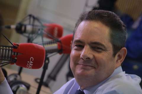 "Lo que está en juego en estas elecciones es la posible tercera elección de Uribe": Vargas Lleras