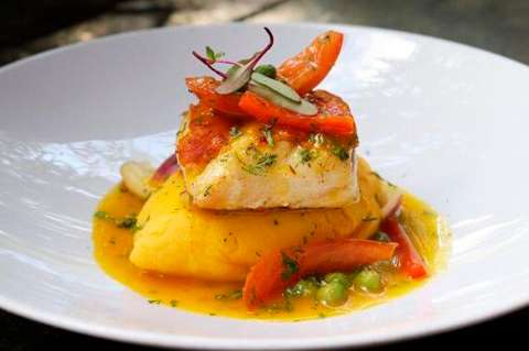 Recetas Cromos: ¿cómo hacer corvina de mar a la chorrillana y puré de papa criolla?