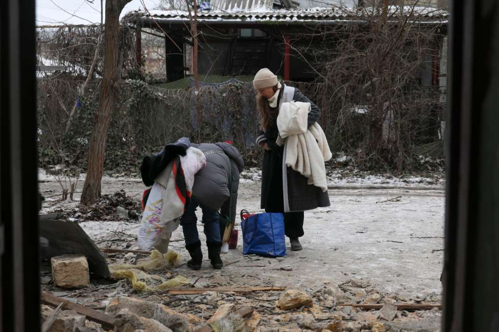 ODESA (Ukraine), 04/02/2026.- Local people collect their belongings at the site of a Russian drone strike on a residential building in Odesa, Ukraine, 04 February 2026. At least four people were injured as a result of the drone strike on a residential area, according to the State Emergency Service report. (Rusia, Ucrania) EFE/EPA/IGOR MASLOV
