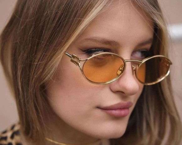 Las gafas de marco de aluminio son una elección de moda inteligente para 2024, ofreciendo una combinación perfecta de funcionalidad, durabilidad y estilo