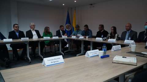 Paz Total: Gobierno y EMC instalan Mecanismo de Veeduría, Monitoreo y Verificación