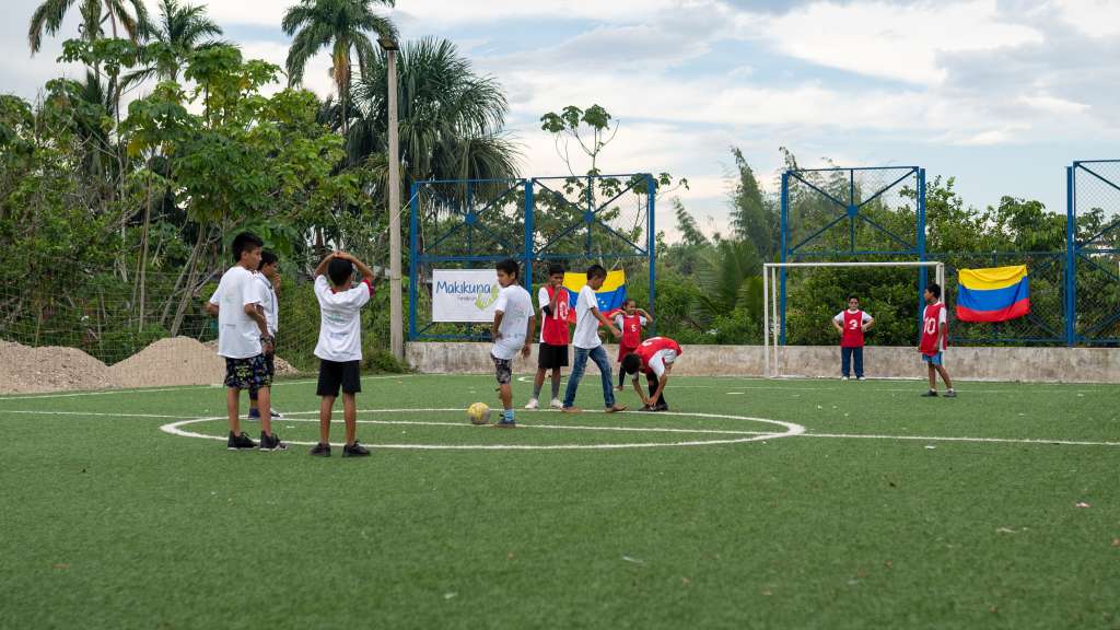 Al menos 600 niños del Putumayo entrenan en espacios deportivos públicos recuperados por el proyecto Ven y Juega.
