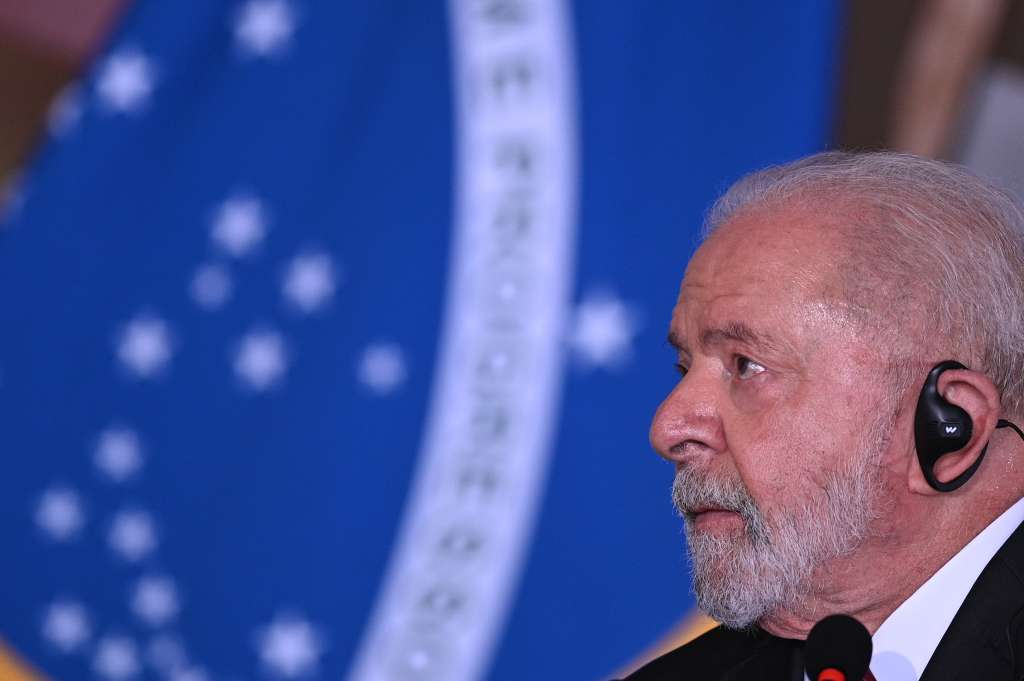 AME3377. BRASILIA (BRASIL), 01/06/2023.- El presidente de Brasil, Luiz Inácio Lula da Silva, habla durante una rueda de prensa tras una reunión con su homólogo de Finlandia, Sauli Niinistö, hoy, en el Palacio del Itamaraty, en Brasilia (Brasil). EFE/ Andre Borges