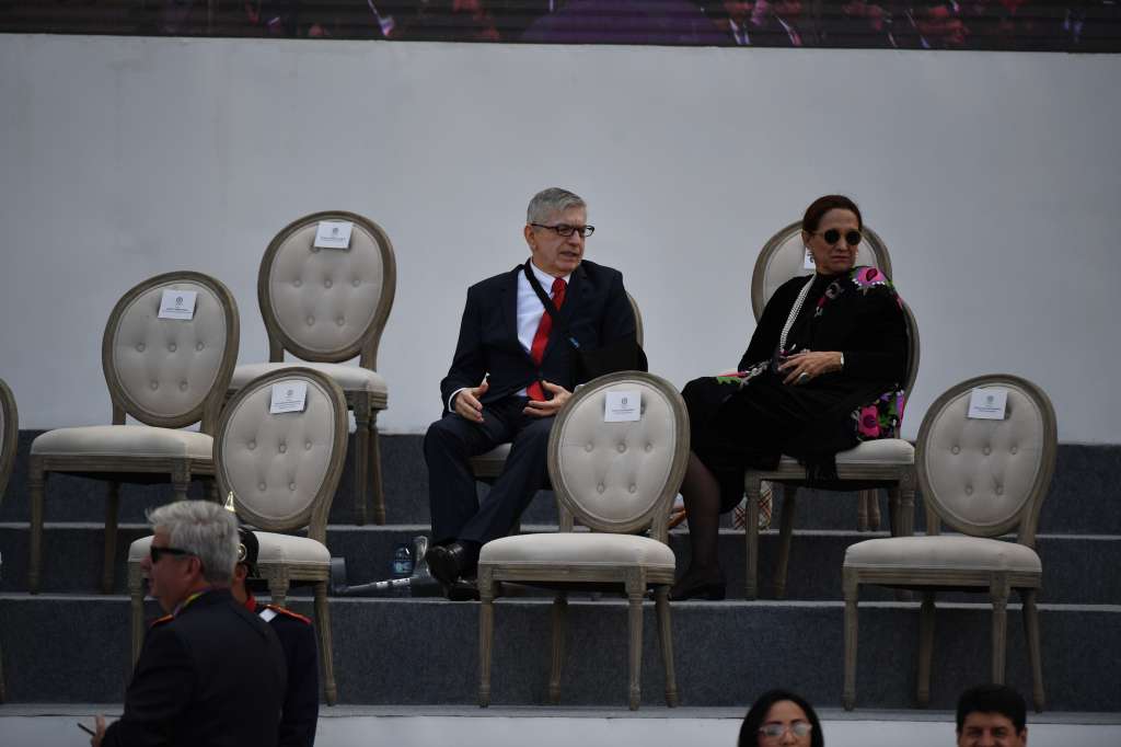 Exmandatarios con sus familias, invitados a la posesión presidencial de Gustavo Petro, realizada en la Plaza de Bolívar.
