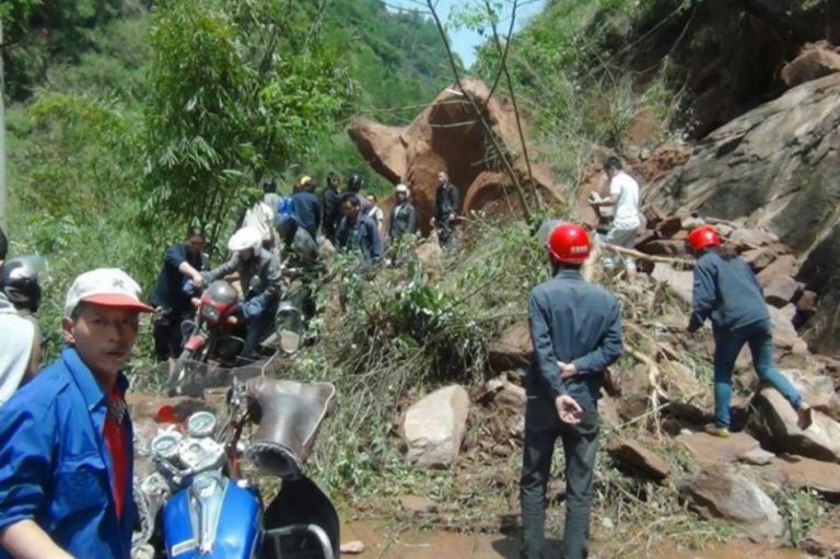 Aumenta a 152 el número de muertos por terremoto en China