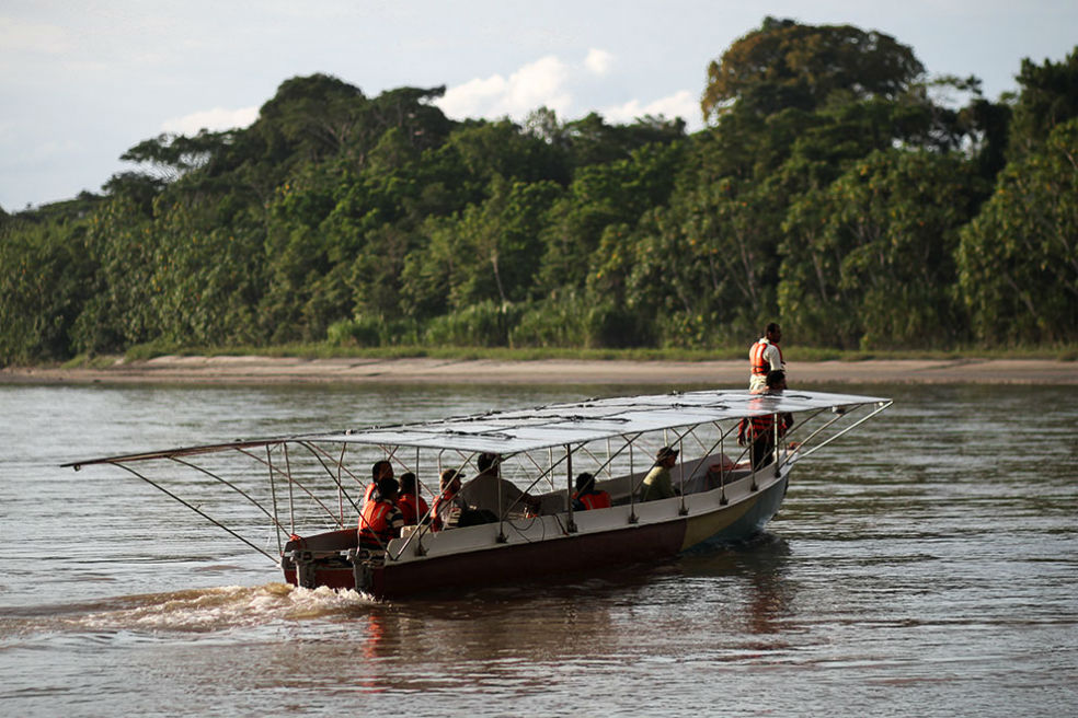 La canoa es una combinación entre la ingeniería ancestral y la tecnología de punta. / Kara Solar