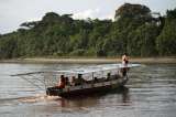 Zarpó la primera canoa de indígenas amazónicos potenciada con energía solar