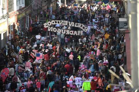 Vuelve y juega: las aglomeraciones fueron las protagonistas del madrugón en San Victorino
