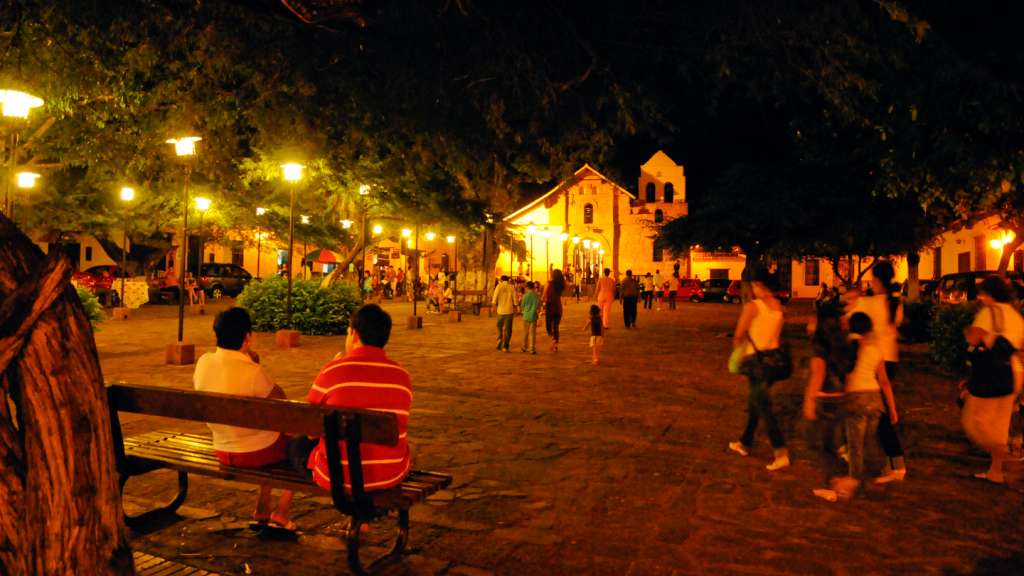 "La ciudad blanca" es reconocida por su arquitectura tipo español y atractivos turísticos como el Parque Principal, la Basílica Menor San Juan Bautista o la Plazoleta de las nieves.