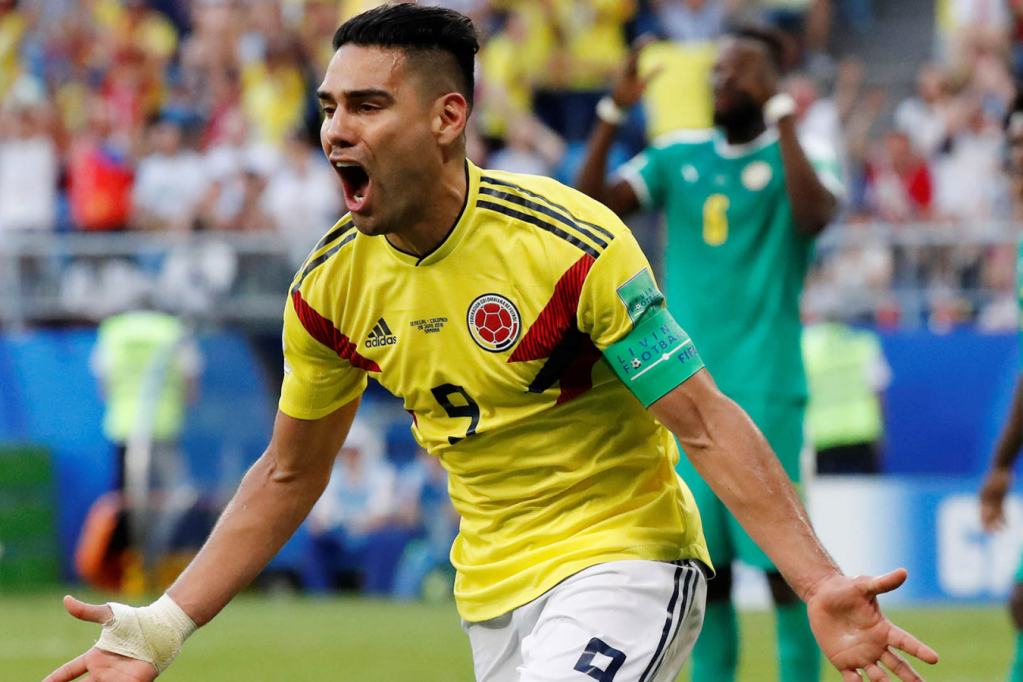 Radamel Falcao García: Entrega, amor por el fútbol y aguante, son algunas de las palabras que sirven para definir al 'Tigre', uno de los mejores jugadores colombianos de los últimos tiempos. Además de haber llevado a su selección a la Copa del Mundo después de 16 años, el delantero no pudo ir a Brasil 2014 por la ruptura de sus ligamentos cruzados. Es el goleador histórico de la tricolor y uno de los cafeteros más reconocidos en todo el mundo.