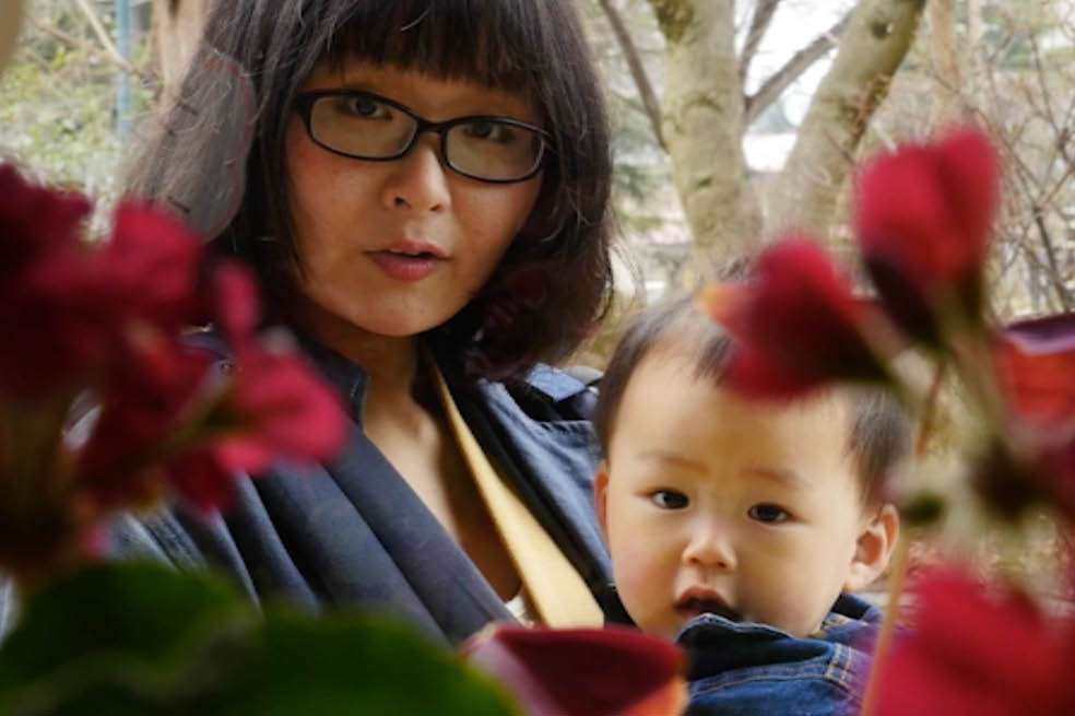Ayane Suto, ganadora del concurso japonés de cuento sobre contactos sobrenaturales tras el tsunami de 2011.
(Foto de 2016)