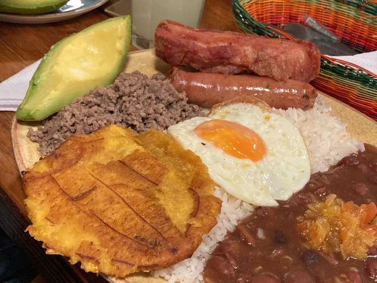 Según Fenalco, el "corrientazo" llegaría a costar, en promedio de 18.000 pesos.