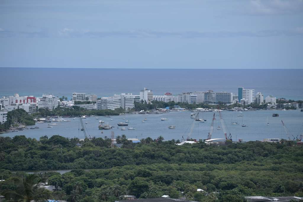 Recorrido por este sitio turístico de Colombia, varios aspectos: Playas, turistas, motos acuática, habitantes.