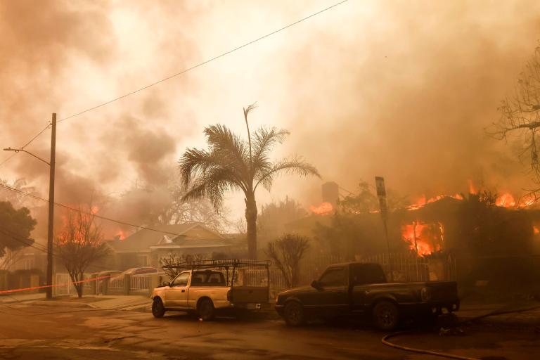 “No quedó ni una pared de la casa”: la huella del fuego que devasta a California