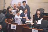 Estos son los cuatro voceros de paz de Petro que la Fiscalía busca recapturar