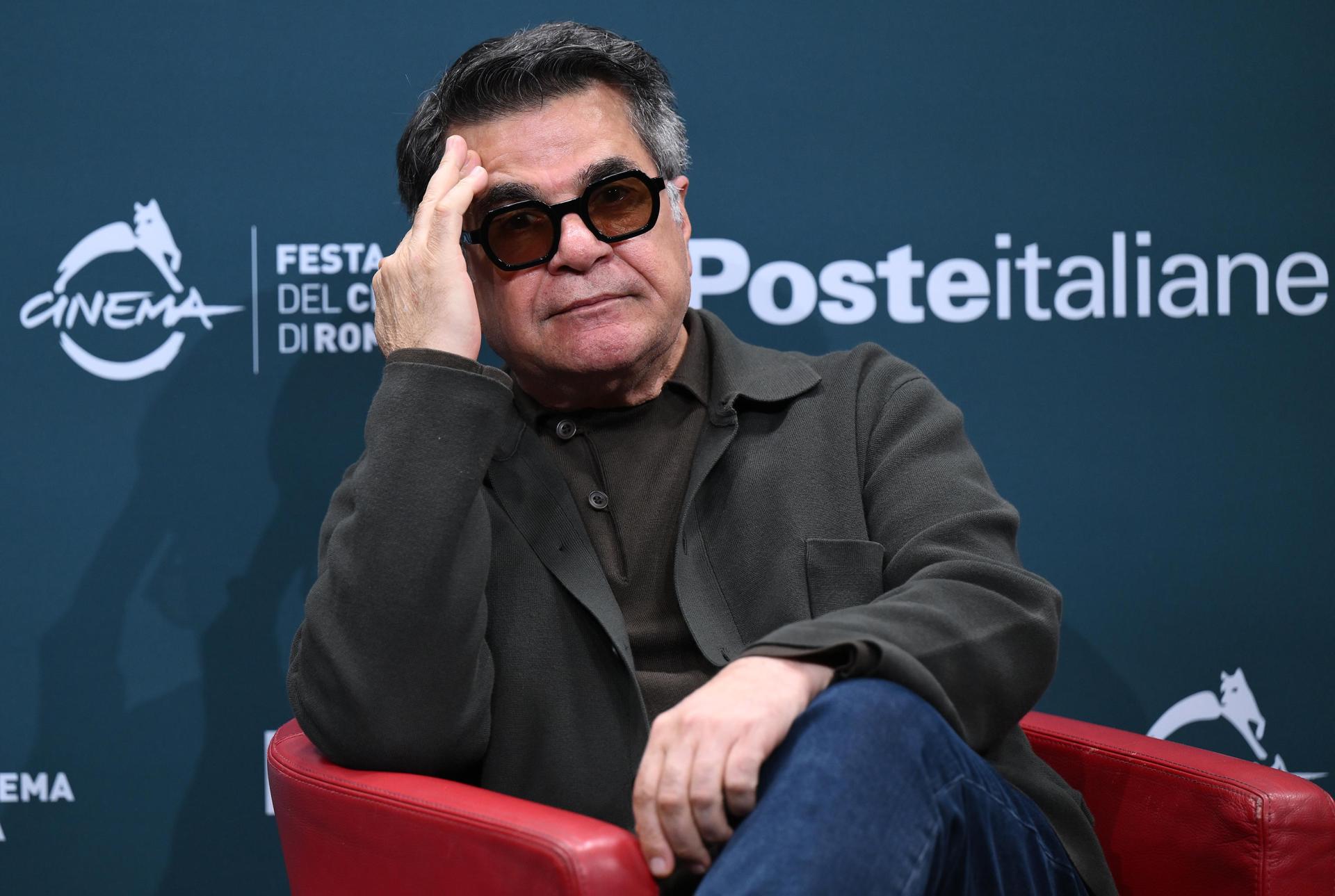 ROME (Italy), 22/10/2025.- Iranian director Jafar Panahi poses during the photocall for the movie 'Yek tasadef sadeh' (It Was Just an Accident) at the 20th Rome International Film Festival, in Rome, Italy, 22 October 2025. The Festa del Cinema di Roma runs from 15 to 26 October 2025. (Cine, Cine, Italia, Roma) EFE/EPA/ETTORE FERRARI