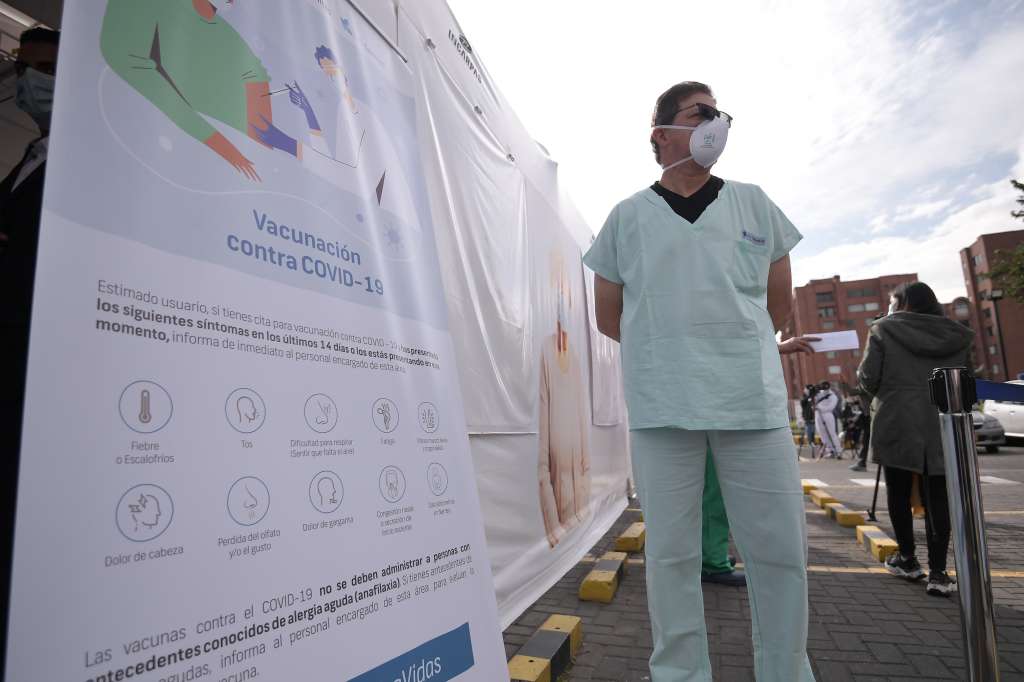 Inicio del proceso de vacunación contra Covid-19, al  personal de la salud en Bogotá.